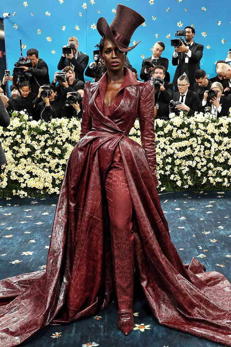 Джоди Тёрнер-Смит на Met Gala 2025 в наряде Burberry