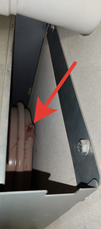 Ниппель расширбака котла Viessmann Vitopend-100 (вид сверху) 