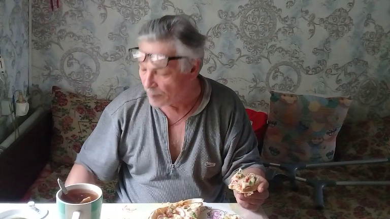 Виталий и Зоя в деревне - завтрак