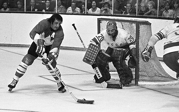 Владислав Третьяк защищает ворота сборной СССР.
Canadian Press