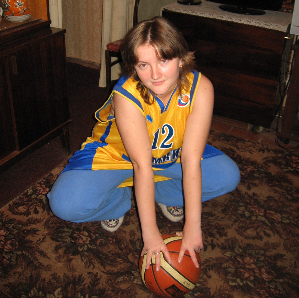 В баскетбольной майке "Химок"