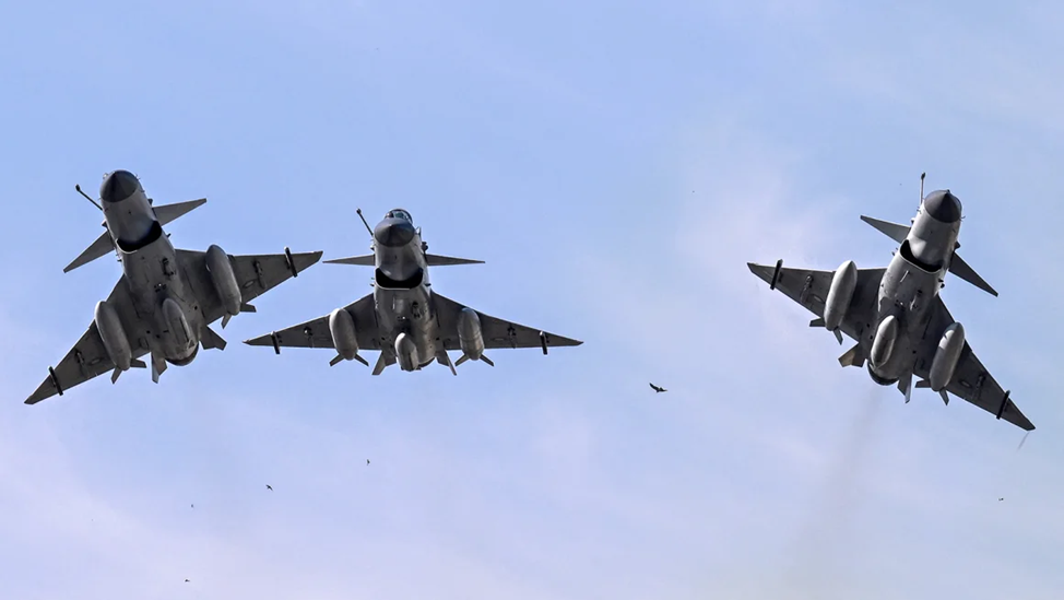 Истребители  J-10C, одержавшие победу в воздушном бою с индийцами