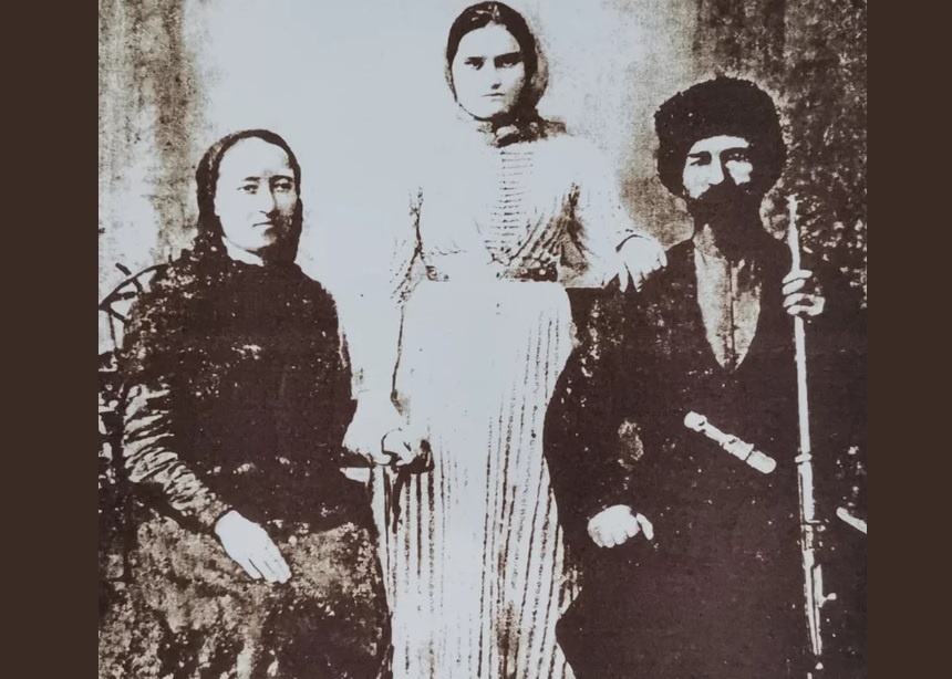 Родители братьев Газдановых с женой одного из сыновей - Магомета.