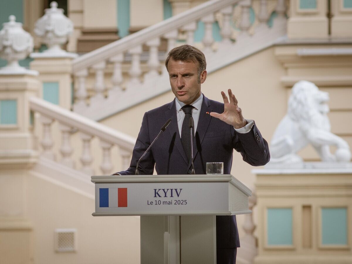    Президент Франции Эммануэль Макрон во время пресс-конференции в Киеве. 10 мая 2025© Getty Images / Anadolu / Andre Luis Alves