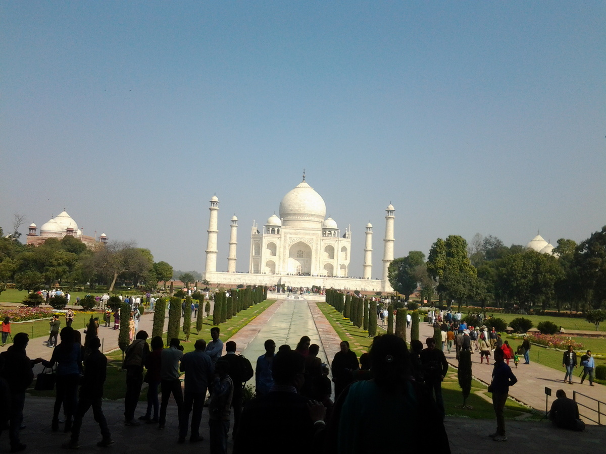 вошли на территорию комплекса