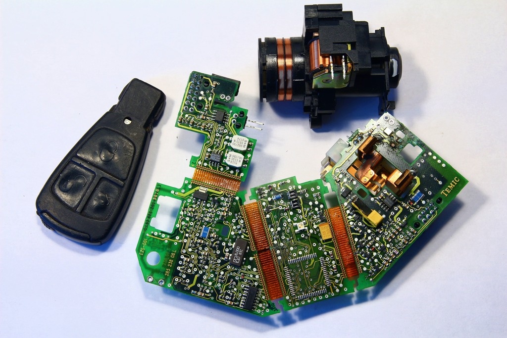 Разобранный замок зажигания Mercedes w210