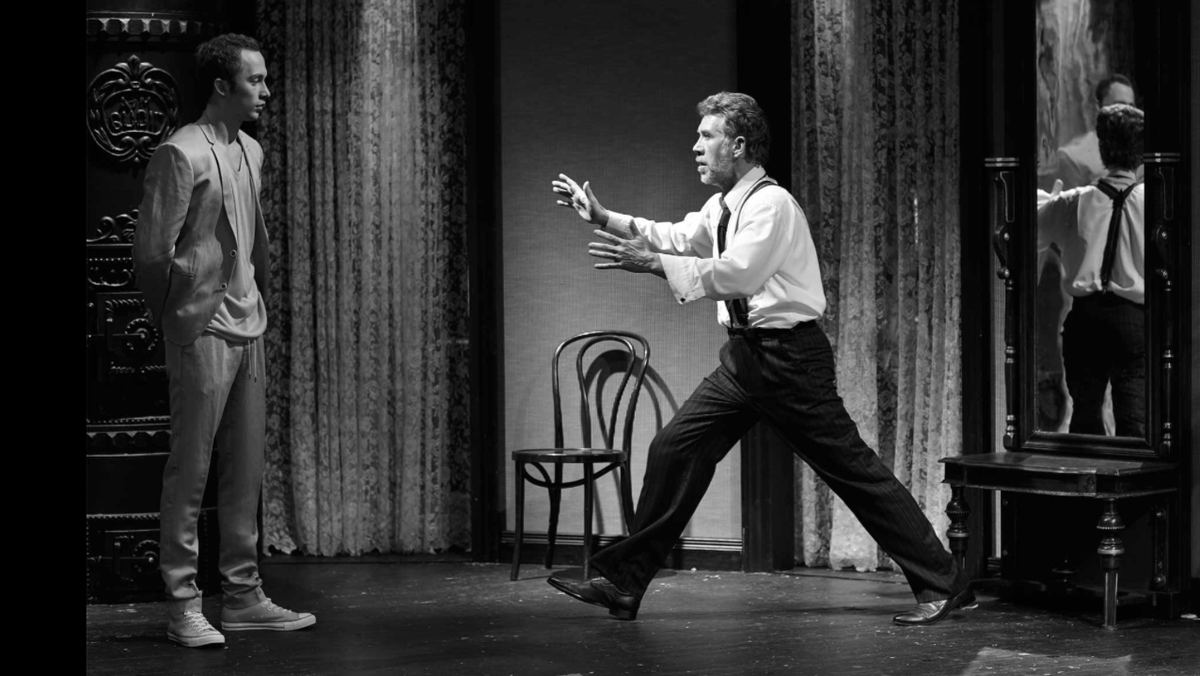 Фамусов – Валерий Яременко, Чацкий – Артем Ешкин 