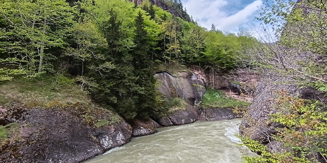 Плато Язык, стремительная Лаба и прогулка близ поселка Рожкао, что в Карачаево-Черкесии