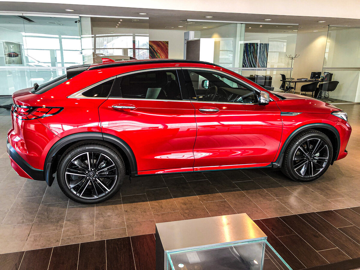 Infiniti не может продать в РФ машины 2021 года выпуска. Источник иллюстрации - auto.ru