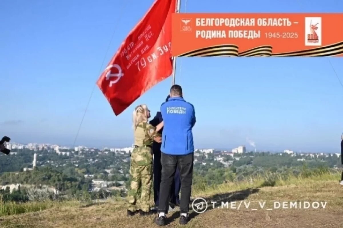    Атака на дом правительства и песни в ТРЦ.