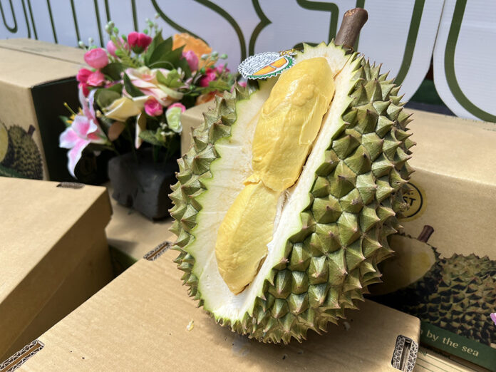 Такой нарядный и такой смертельный дуриан, "Король Фруктов". Что-то пропало желание...