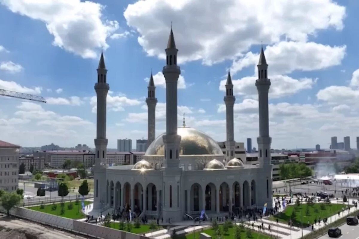    Мечеть в честь шахидов, пожертвовавших жизнью ради мира, открыли в Грозном