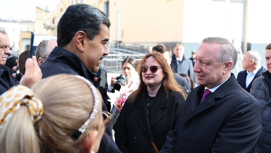    Губернатор Петербурга Александр Беглов встречает президента Венесуэлы Николаса Мадуро (справа налево) на Московском вокзале в Петербурге, 10.05.2025 Автор фото: gov.spb.ru