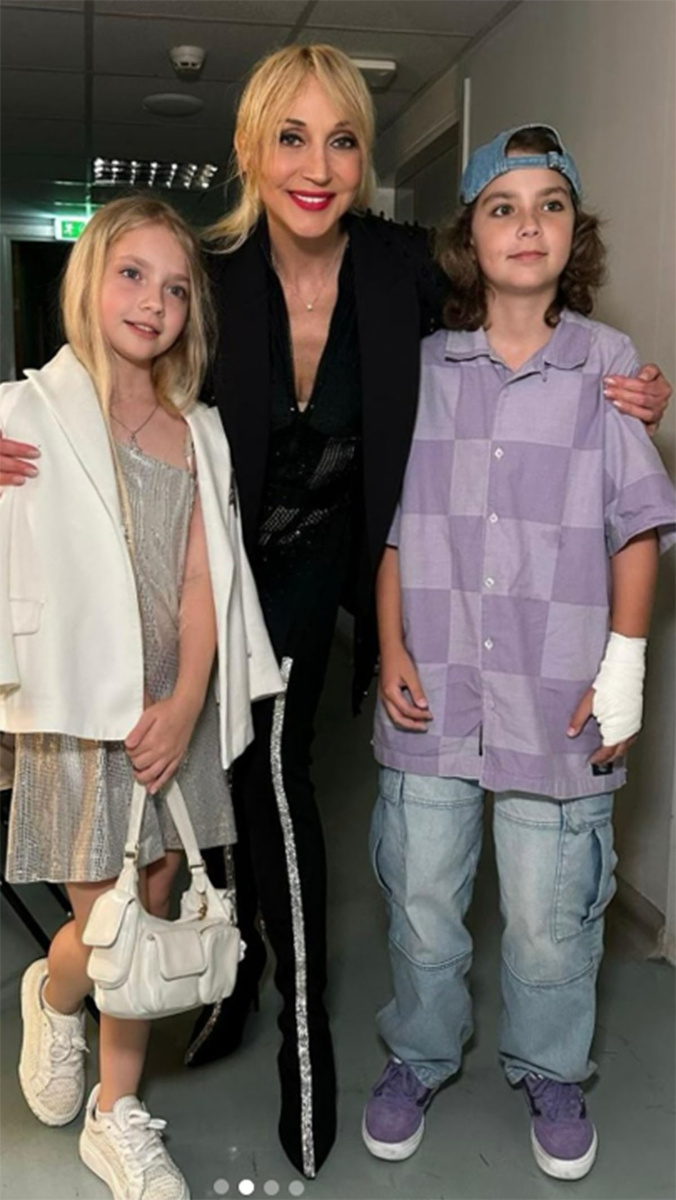 Кристина Орбакайте за кулисами своего концерта в Лимасоле с Лизой и Гарри. Фото: соцсети Максима Галкина*