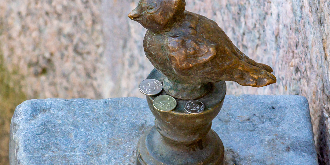 «Чижик-Пыжик и все его тайны: самый маленький, но упрямый символ Петербурга»