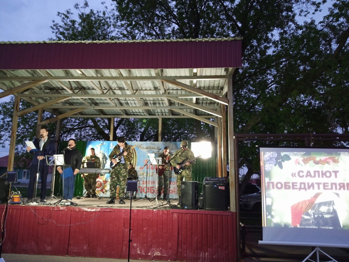 Вечерняя программа в п. Сокский. Фото автора.