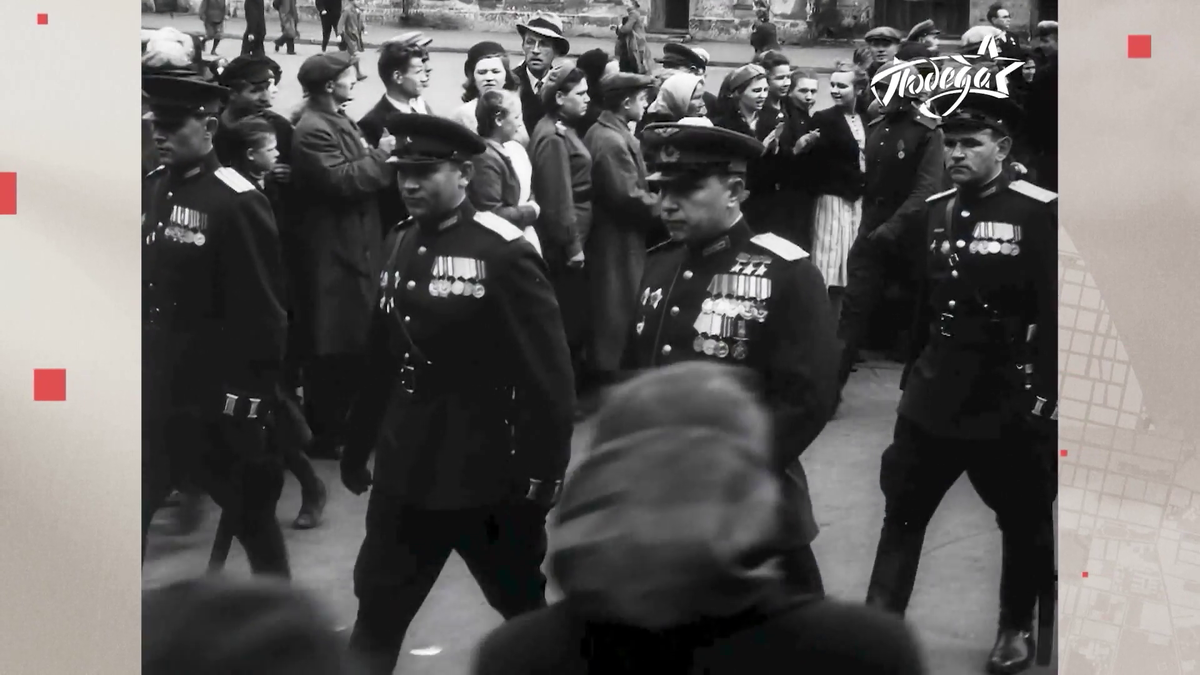 А это Александр Иванович Покрышкин, знаменосец сводного полка Первого Украинского фронта.