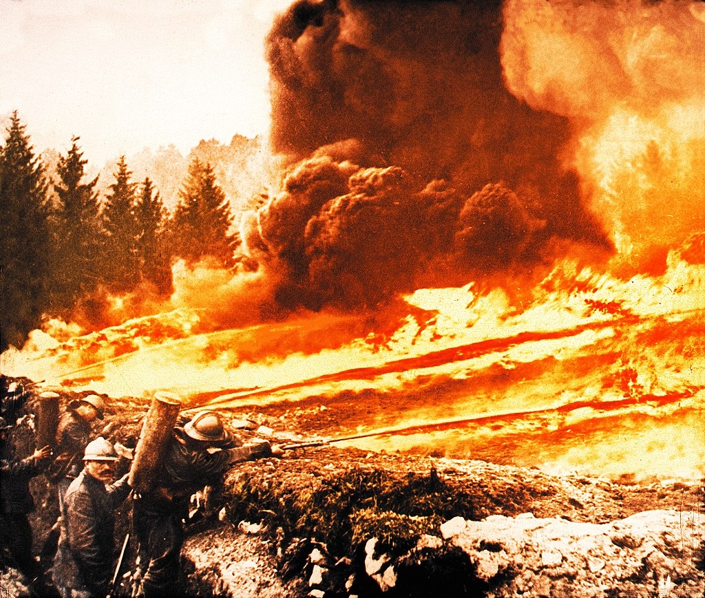 Использование огнемётов в битве при Вердене.