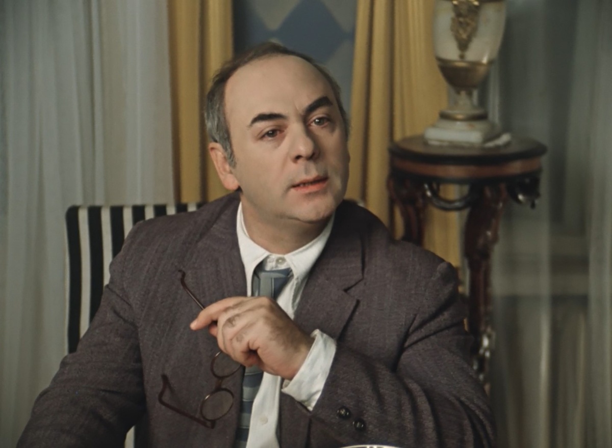 "Это жизнь. Один завоевыает кубки. Другой — гравирует на них его имя!"