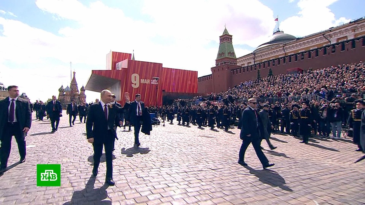    Путин провел один из лучших военных парадов в истории