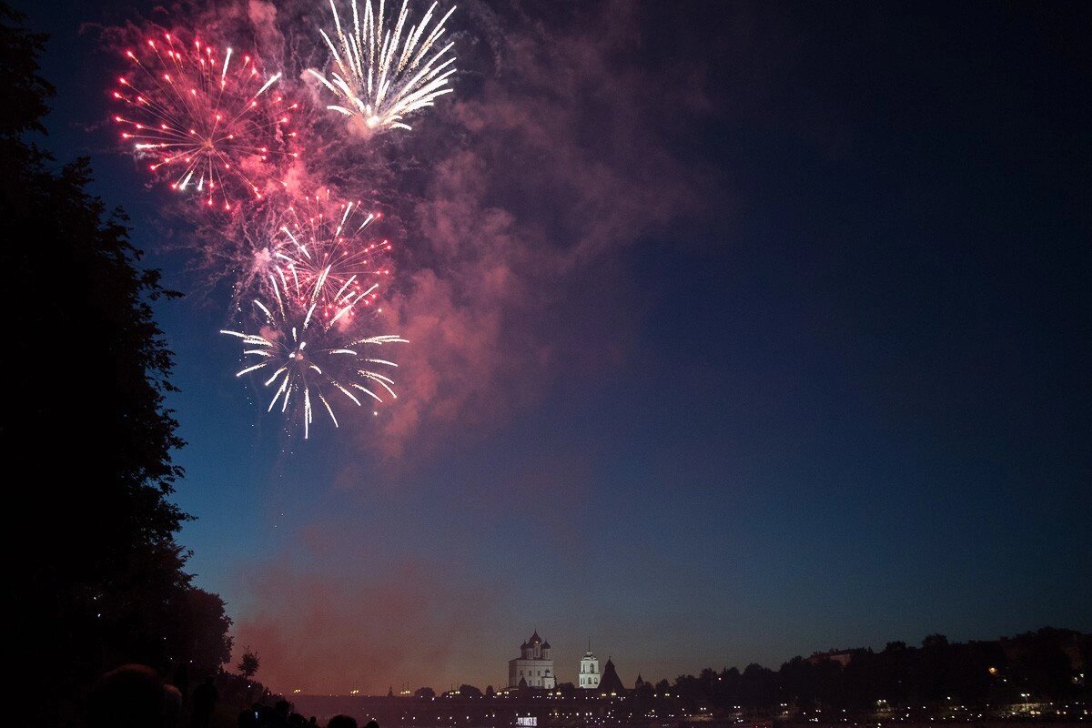 День Победы обычно заканчивался праздничным салютом. 