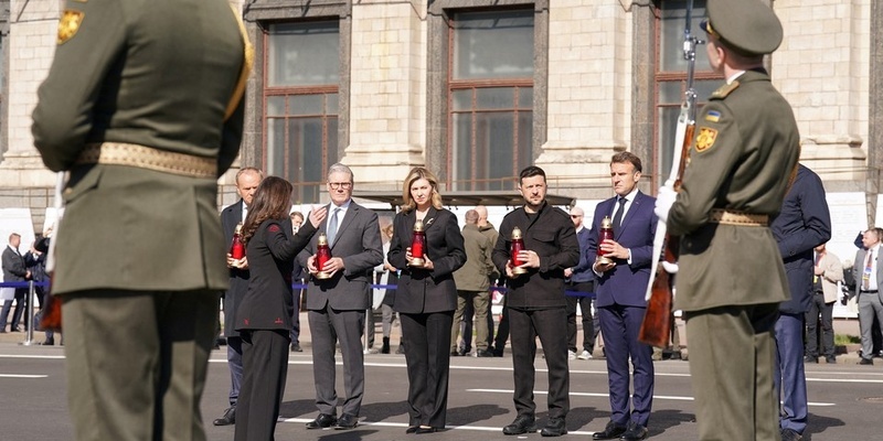 Заговорщики (Мерц в кадр не попал, точнее, попал частью без головы)