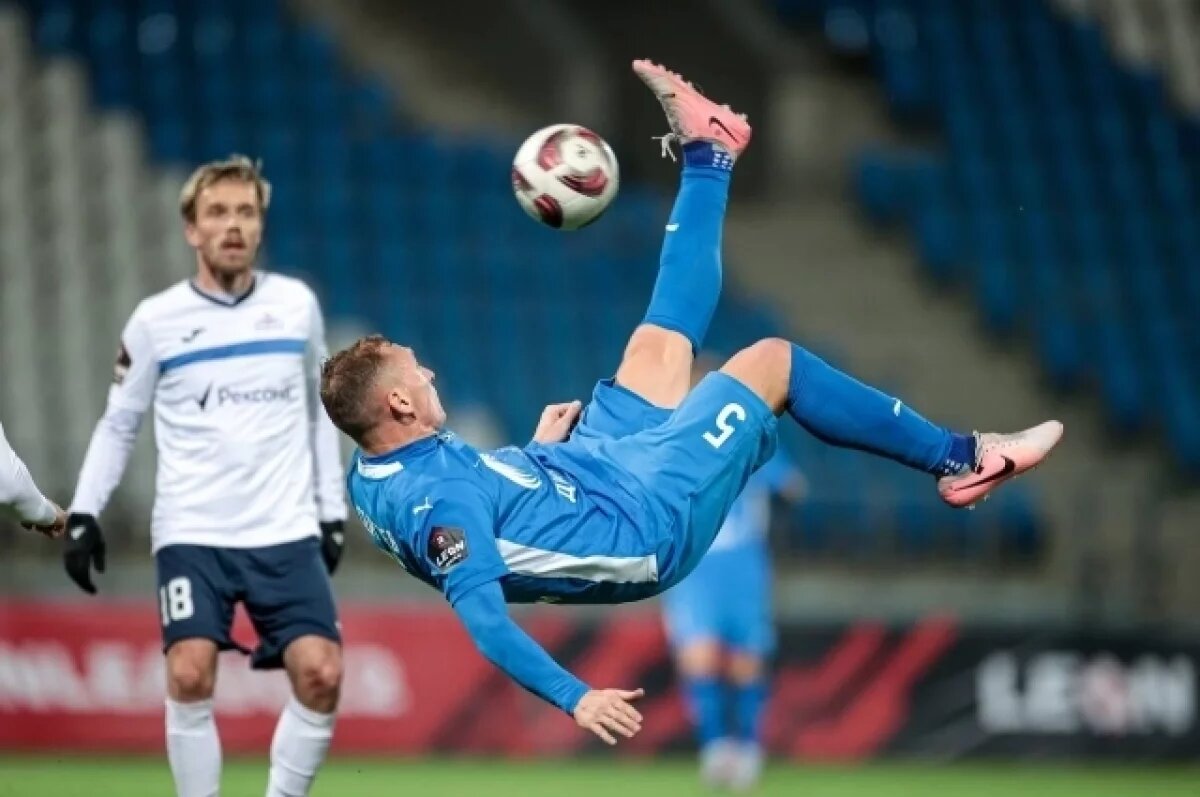    Футболисты «Динамо» открыли счет на 2 минуте, но уступили «Сибири» в гостях