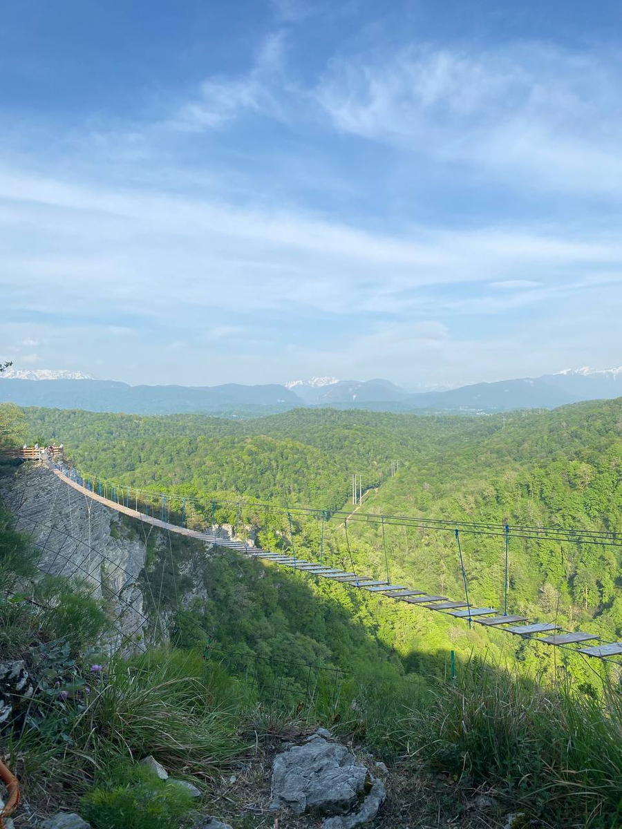 Вид с вершины на Кавказские горы