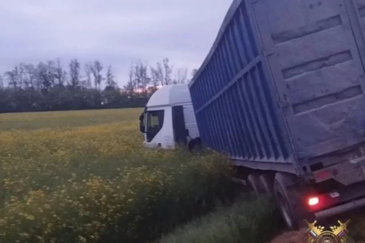    Под Краснодаром в ДТП с фурой и легковушкой погиб водитель