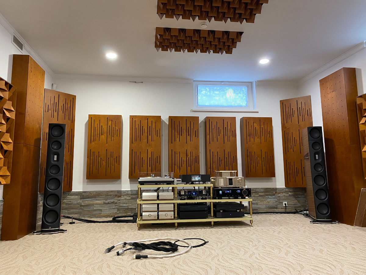Одна из комнат для прослушивания музыки (КДП) с помощью High End Adio аппаратуры, которую построили специалисты компании СТЕРЕОТЕСТ