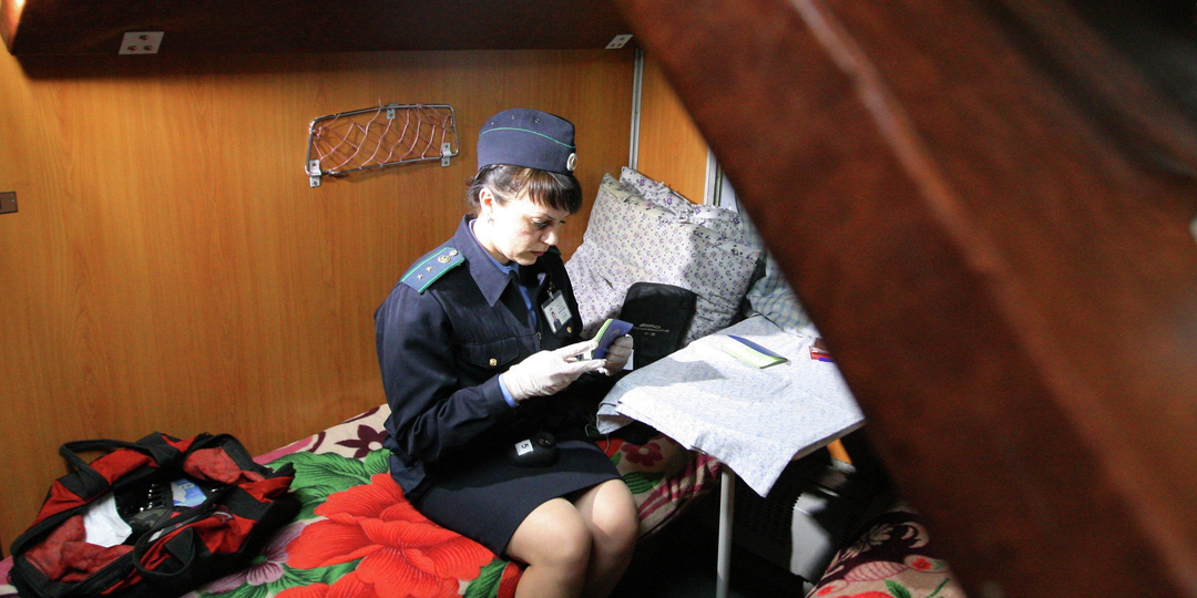 «Грязь, таз и антисанитария»: Вы не поверите, как проводники моются в поезде — тайны железнодорожного быта