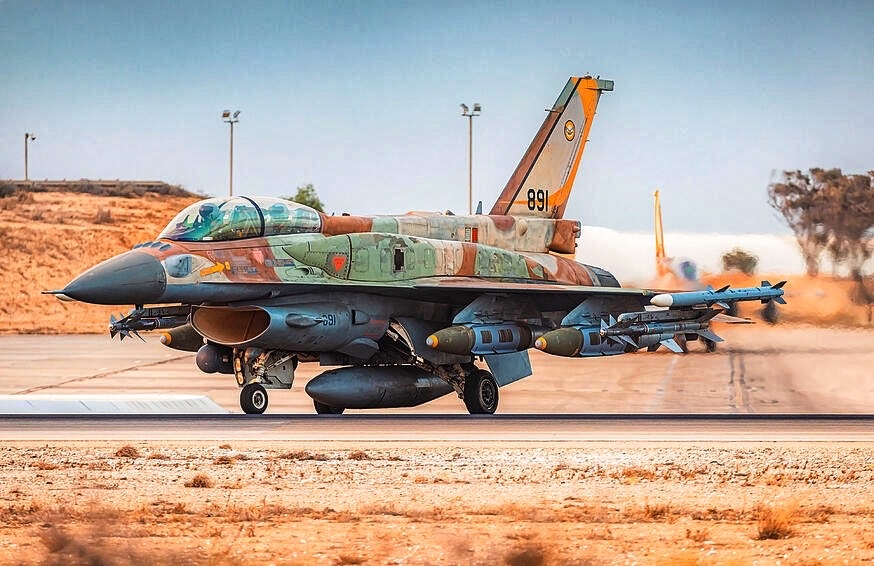 F-16I сразу с 4х500кг