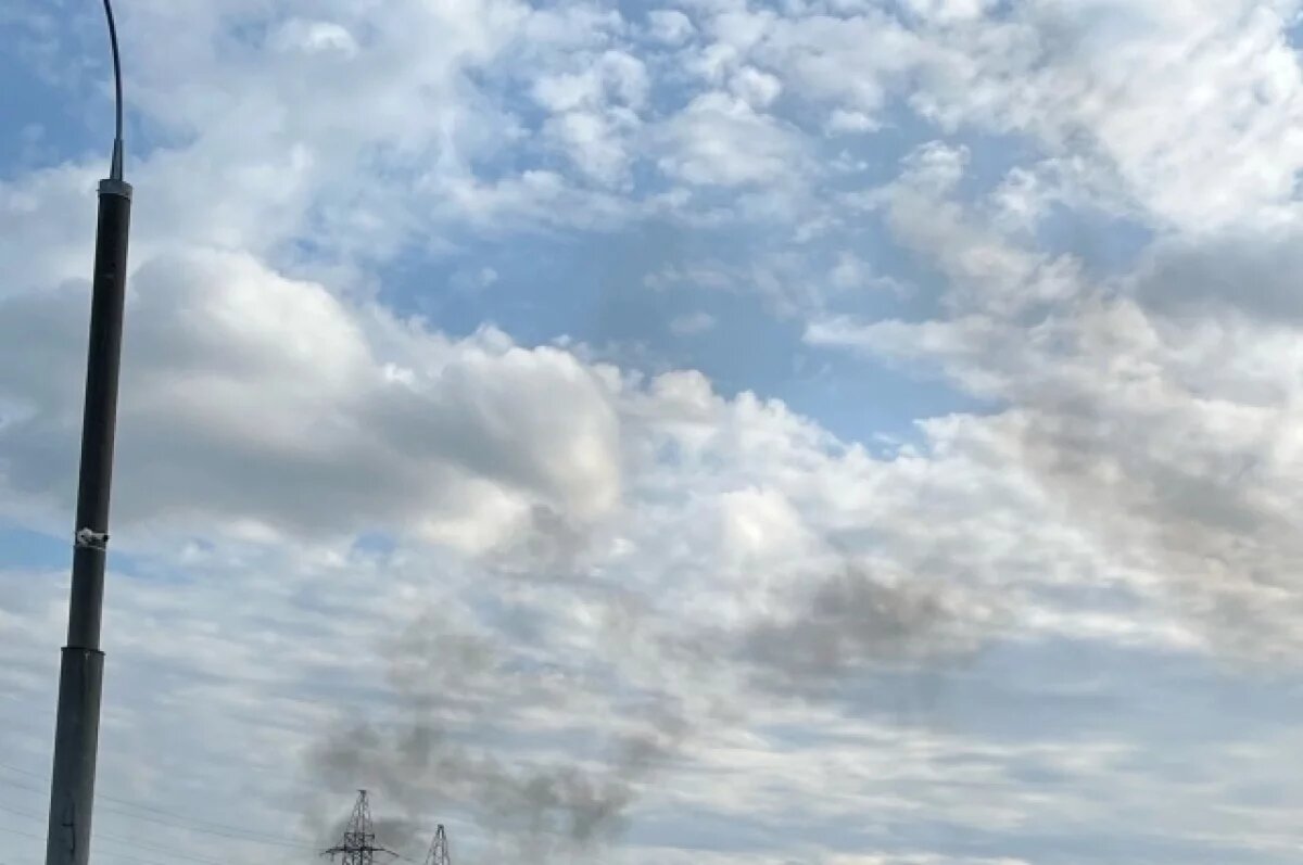    Люди не могли определить, что и где загорелось.