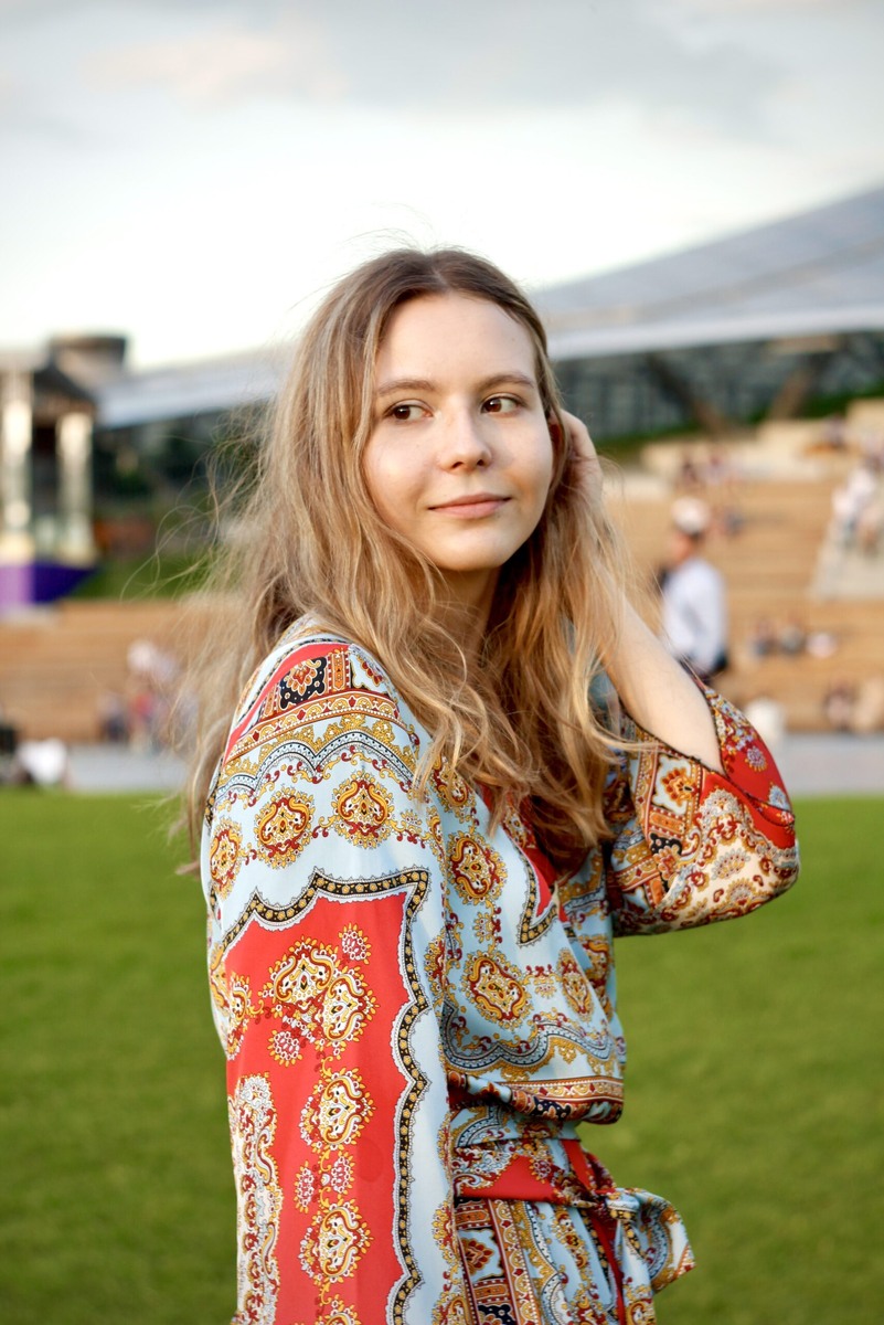    арина воробьева, художница, куратор, руководитель отдела художественных программ и творческих проектов Уральского филиала Пушкинского музея