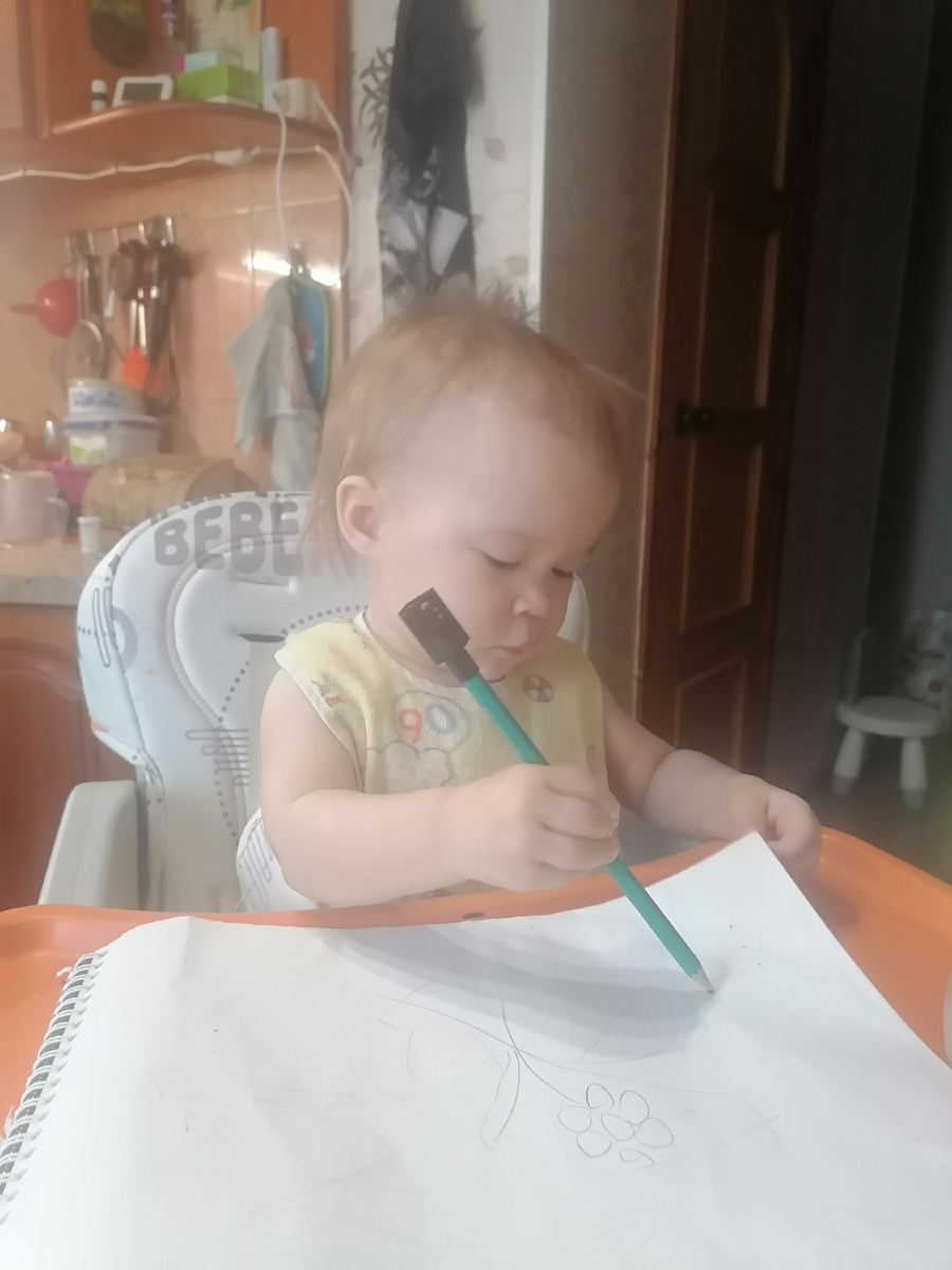 Рисует свои каляки