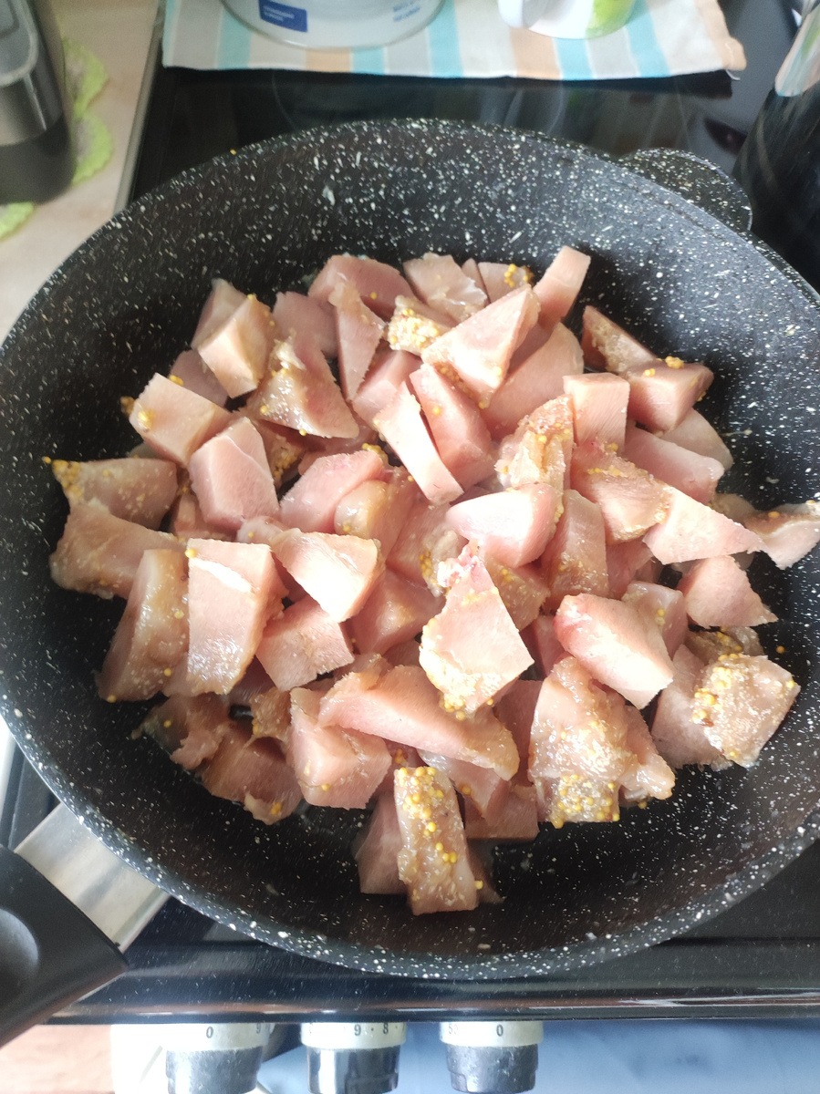 Куриное филе было в маринаде соль,перец,горчица 