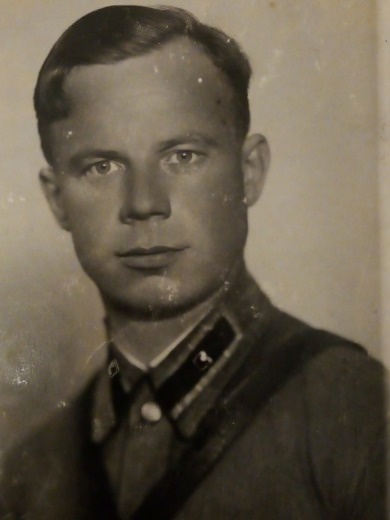 На илл.: Василий Терентьевич ВОХМЕНЦЕВ  (фото с сайта Подвиг народа)