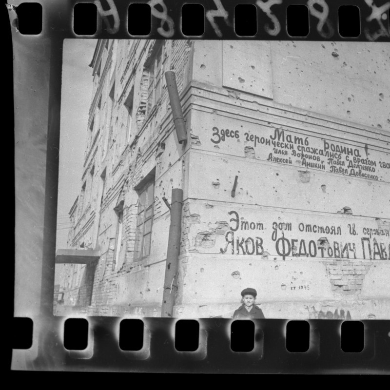 Надпись ближе, фото из собрания ГЦМСИР, оригинал - https://goskatalog.ru/portal/#/collections?id=6896093