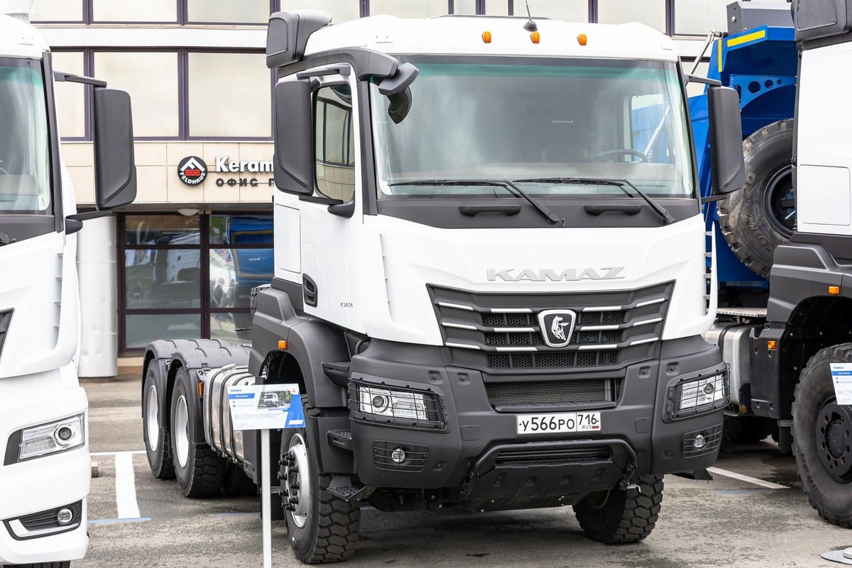 Новый тягач КамАЗ-65956 с колёсной формулой 6х4    
 Фото Сергей Ильин  📷

