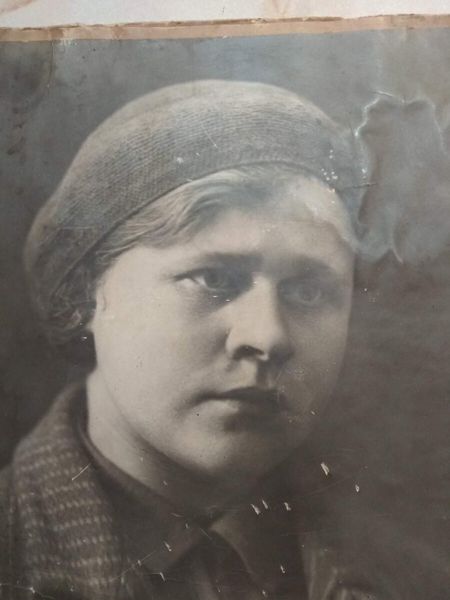 Моя бабушка Романова( Ланцова) Мария работала на оборонном заводе.