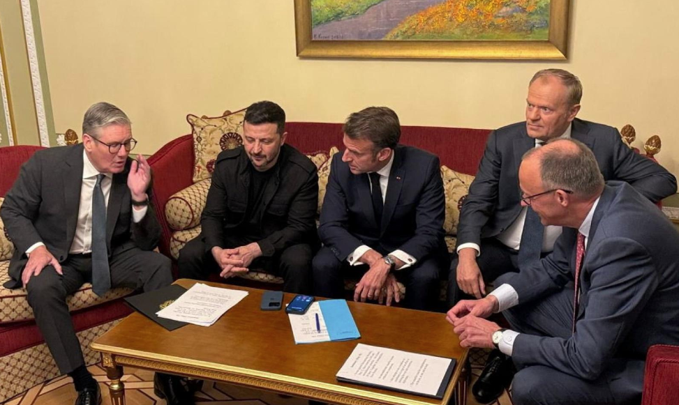 «Коалиция желающих» посетила Киев © via REUTERS/МИНИСТЕРСТВО ИНТЕРНУЮ ПО ДЕЛАМ УКРАИНЫ