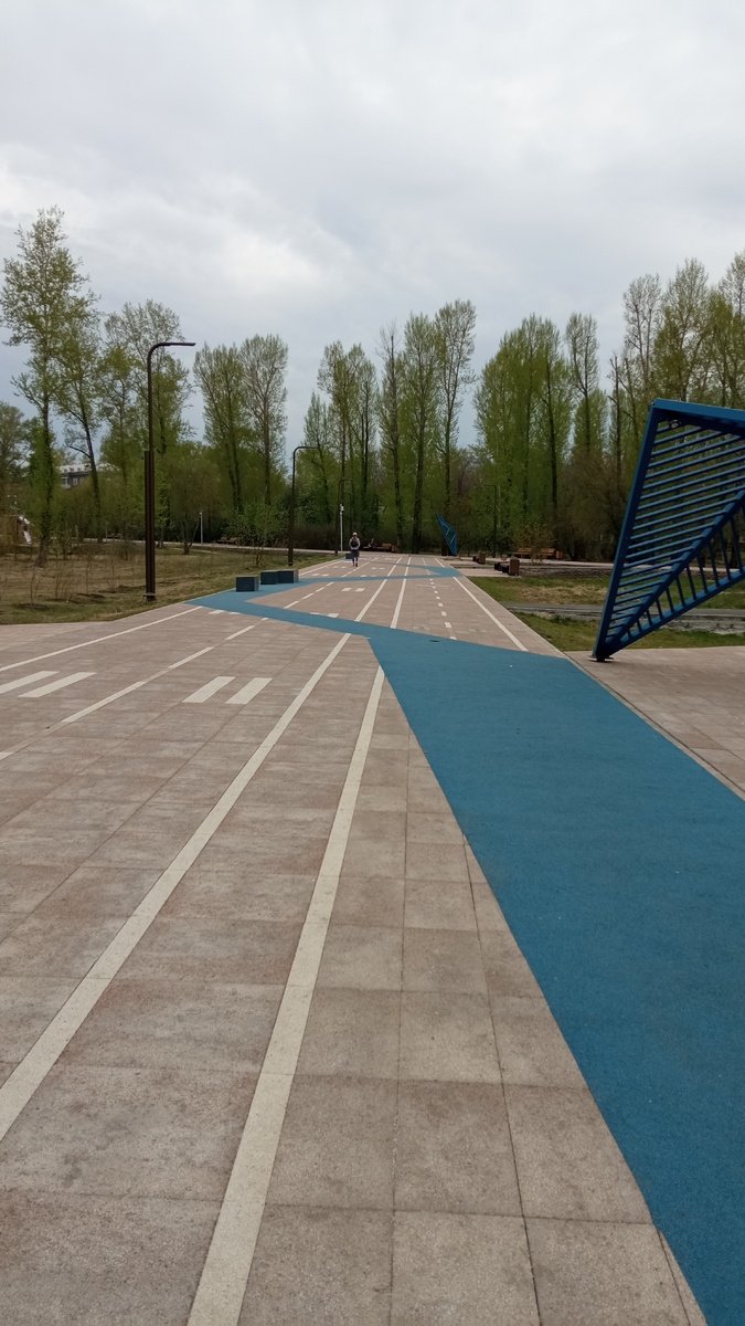 Хоть и пасмурно, но тепло, даже душно. 