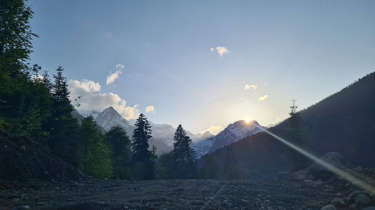 Вид на закате в Домбае