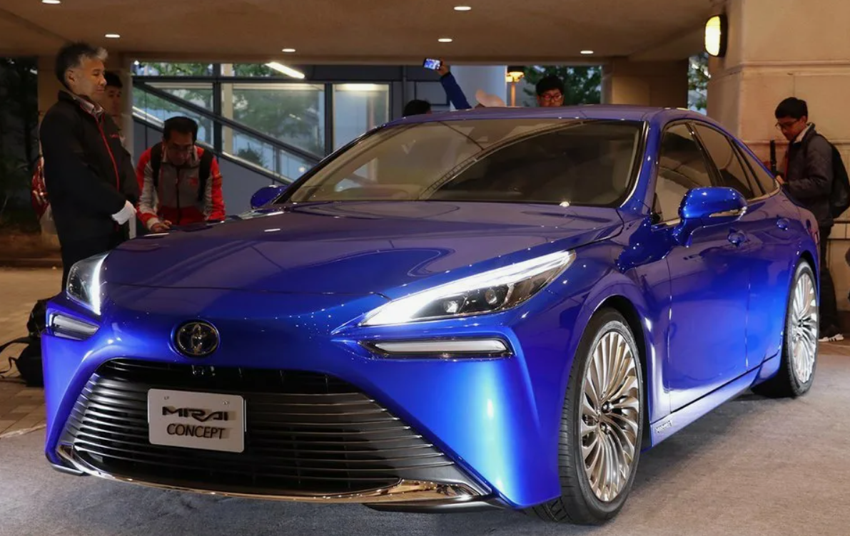 Toyota Mirai - автомобиль на водородном топливе