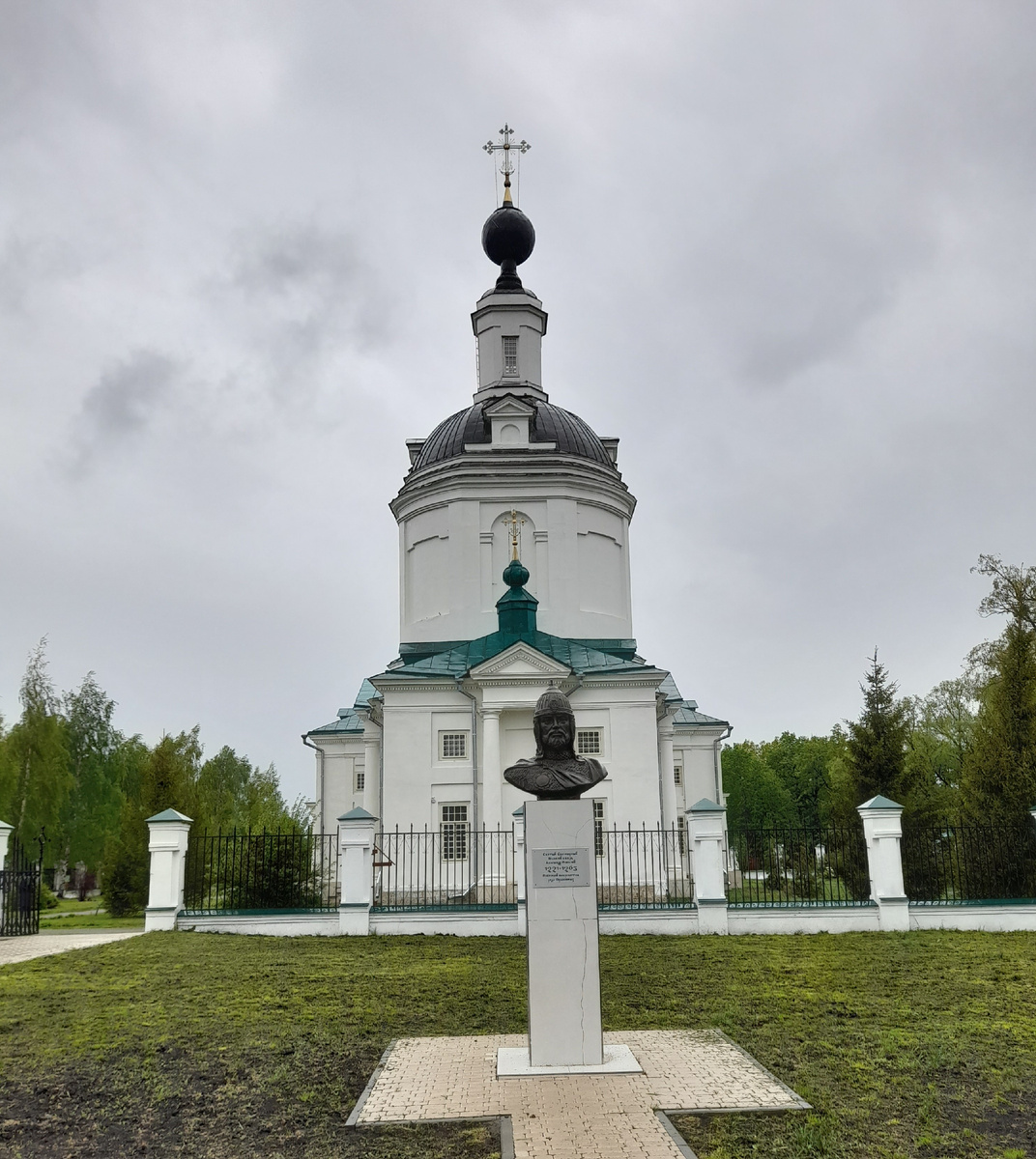 Успенский храм в Болдино. Бюст Александра Невского.