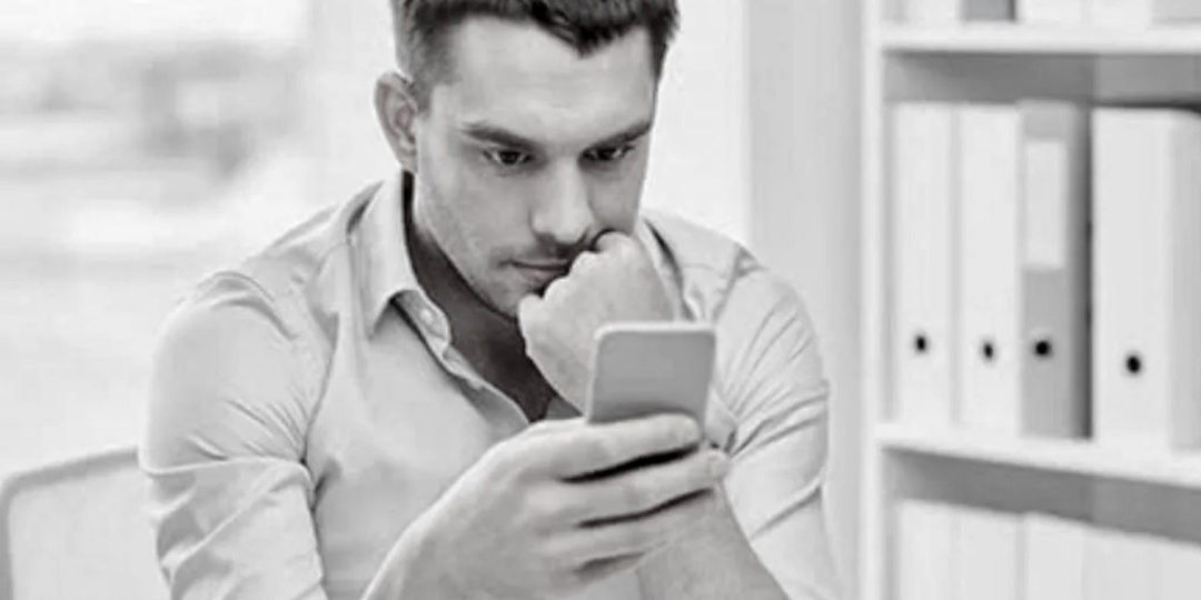 ДЕВУШКА ТЕБЯ ИГНОРИТ,,,?