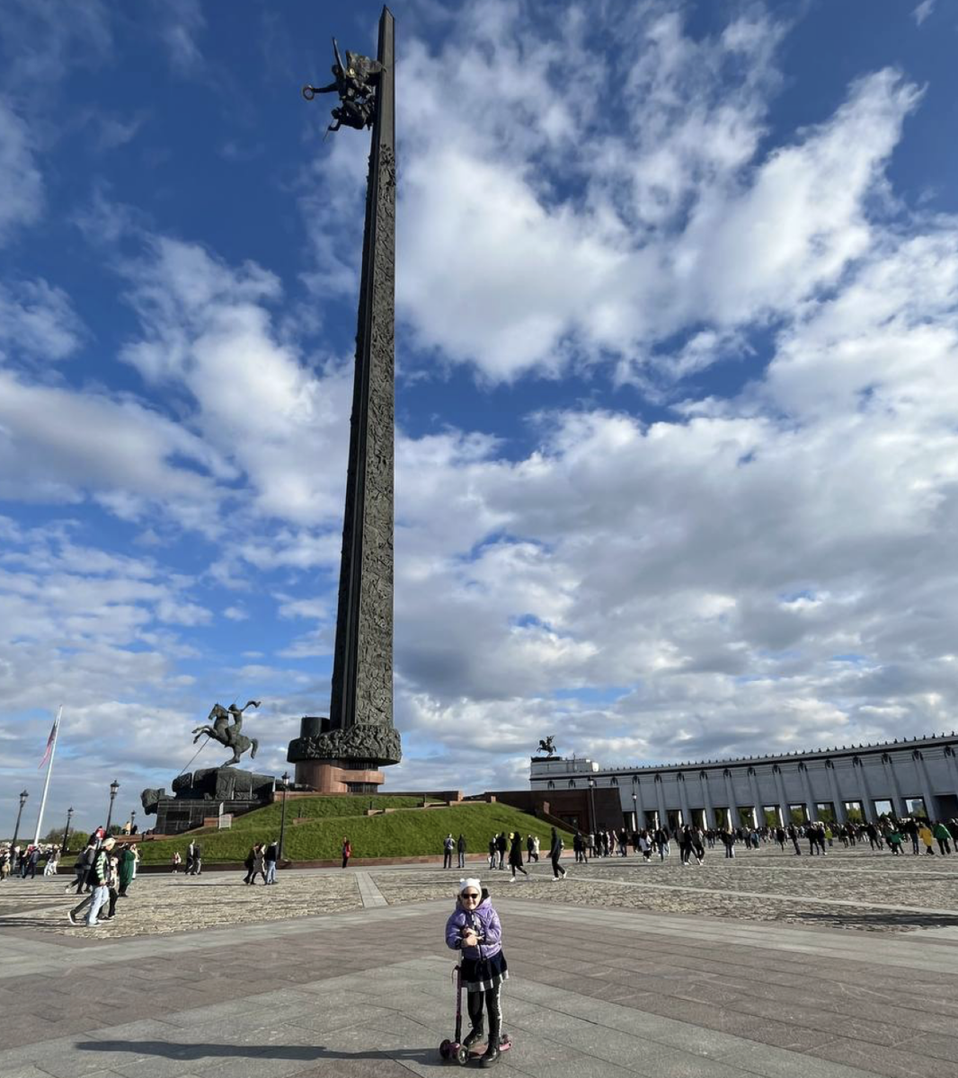 Возле Музея Победы