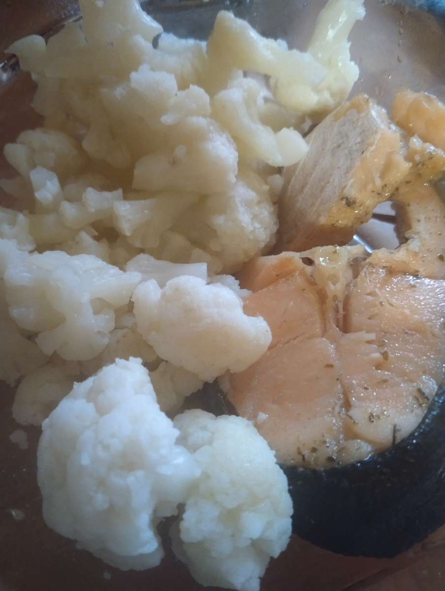 Рыба и цветная капуста.