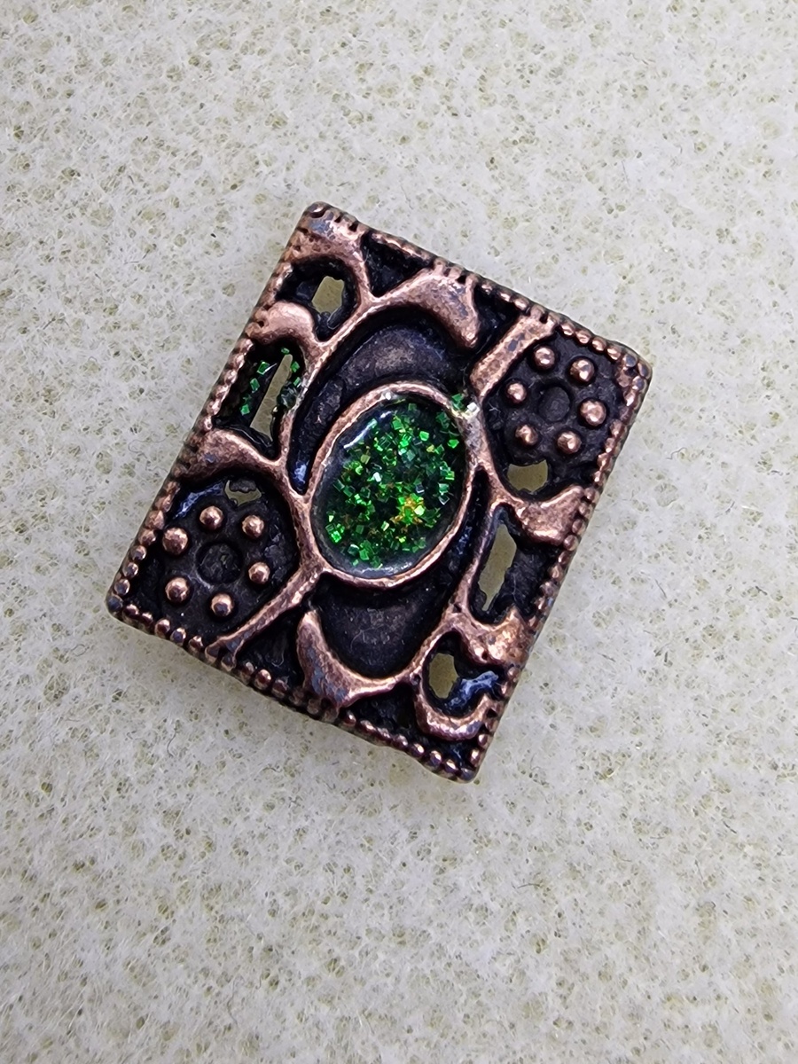 Почистила долькой Лимона с солью.