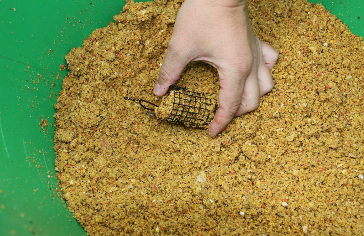 Прикормка для рыбалки. Источник фото fortvernyi-spb.ru